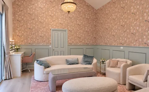 VIP Suite, chandeliers