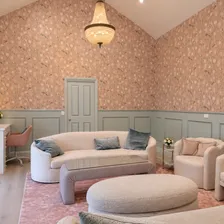 VIP Suite, chandeliers